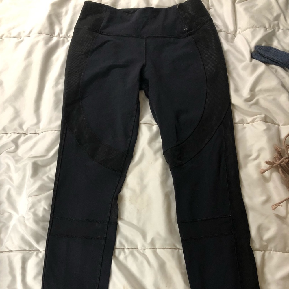 Black Highwaisted CALIA leggings with mesh detail